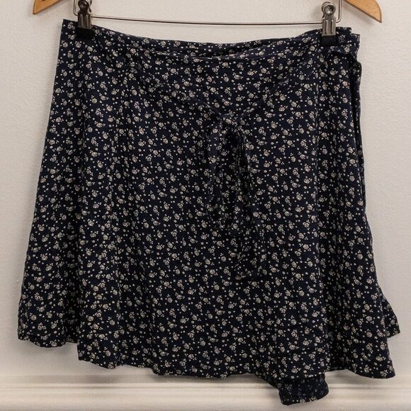 Brandy Melville Navy Floral Wrap Skirt – One Size | Effortless Everyday Style - Picture 2 of 3
